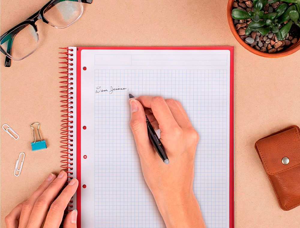 CUADERNO ESPIRAL A4 MICRO ANTARTIK TAPA FORRADA 80H 90 GR CUADRO 5MM 1 BANDA 4 TALADROS FRAMBUESA