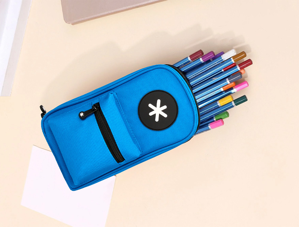 ESTUCHE PORTATODO ANTARTIK FORMA DE MOCHILA CON BOLSILLO Y 4 DEPARTAMENTOS COLOR AZUL 230X50X120 MM