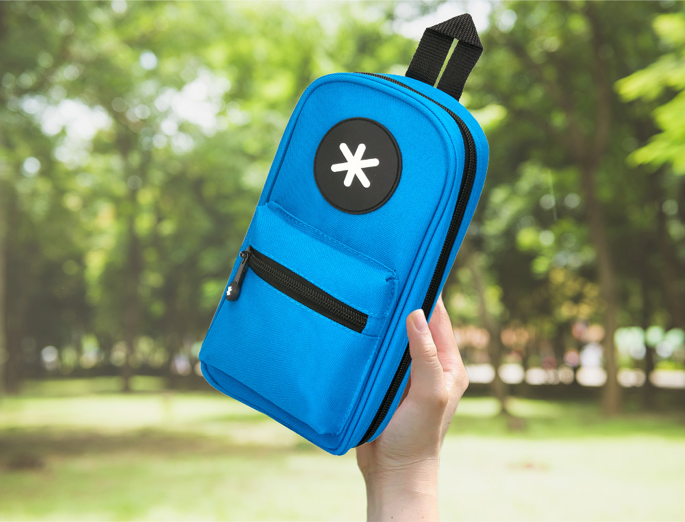 ESTUCHE PORTATODO ANTARTIK FORMA DE MOCHILA CON BOLSILLO Y 4 DEPARTAMENTOS COLOR AZUL 230X50X120 MM